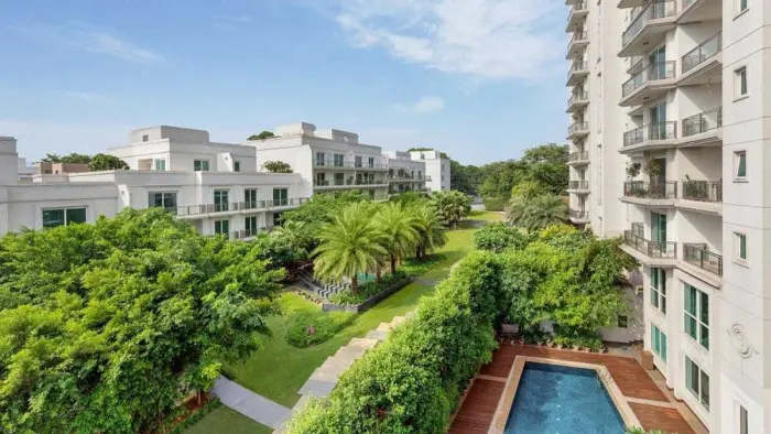 DLF King's Court - project photo