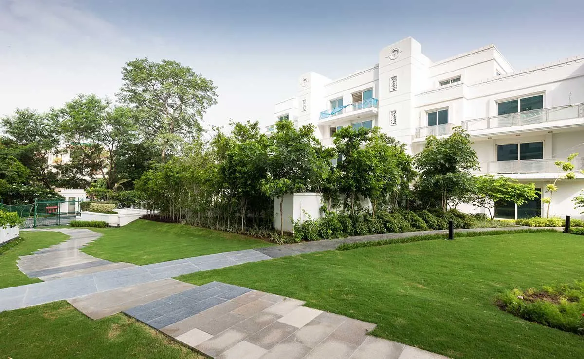 DLF King's Court - project photo