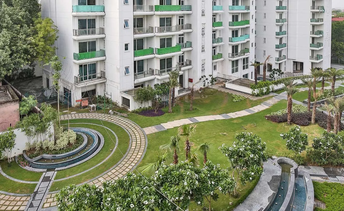 DLF King's Court - project photo