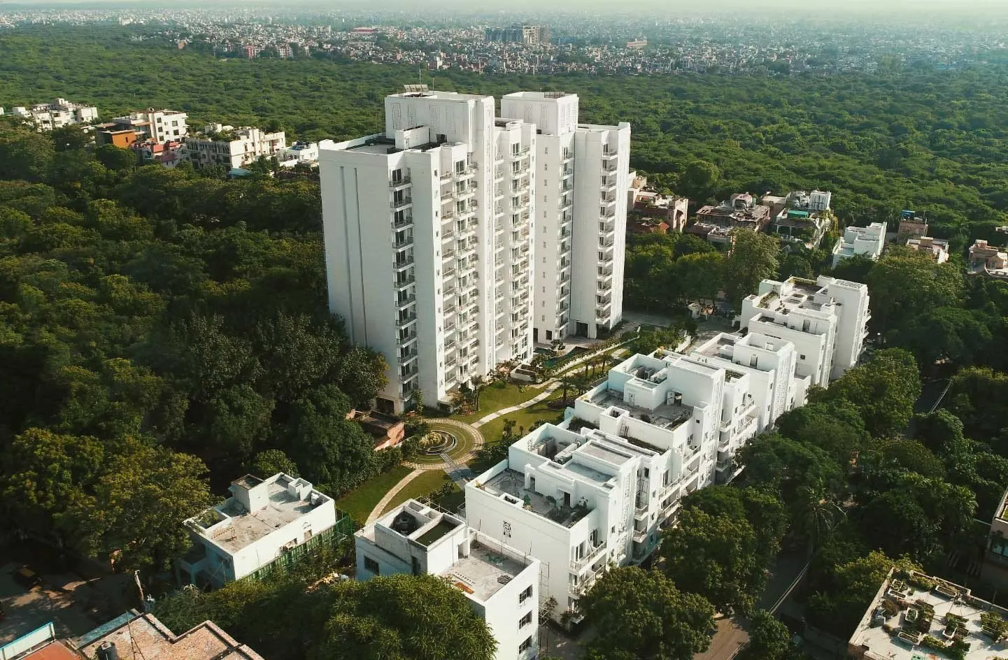 DLF King's Court